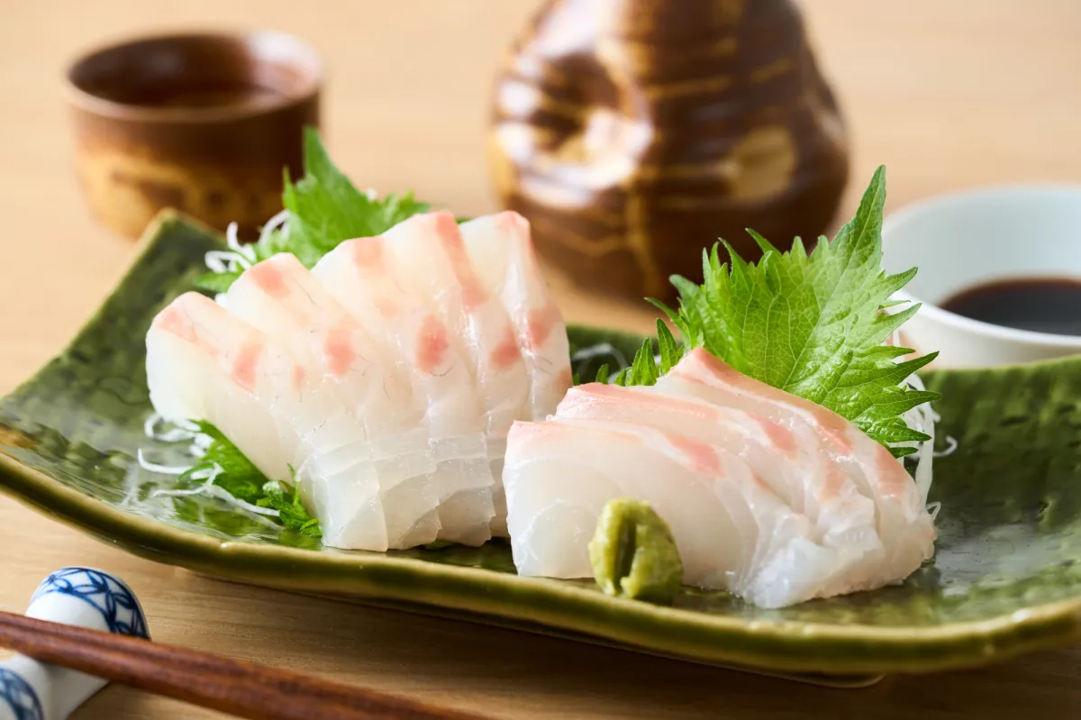 うまい魚と煮込みを、気軽に楽しむ。